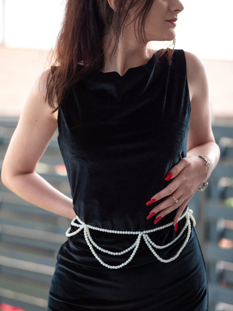 CUREA | Cu volănașe și detalii perlate