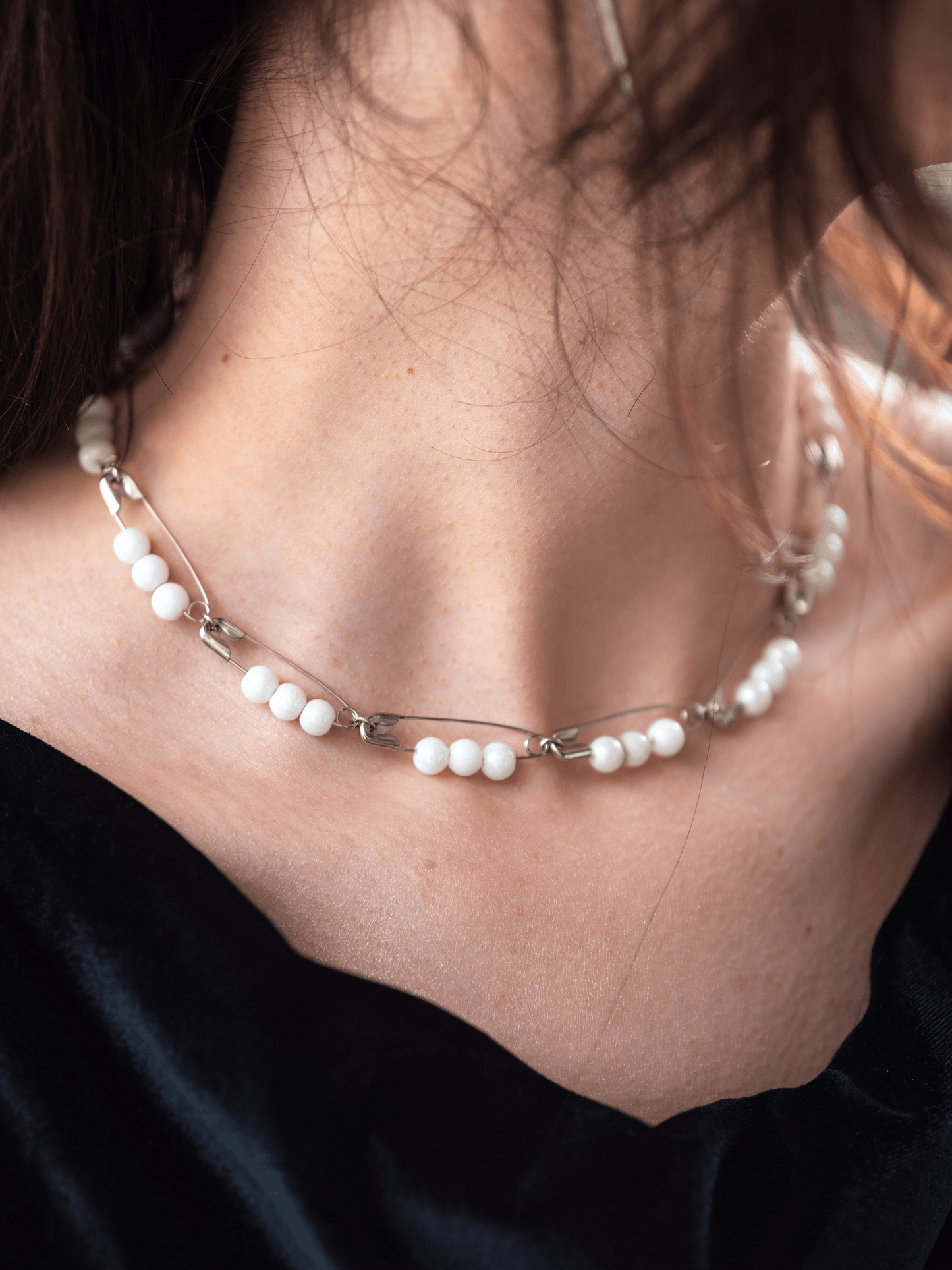 COLIER | Agrafe metalice și perle, simetric