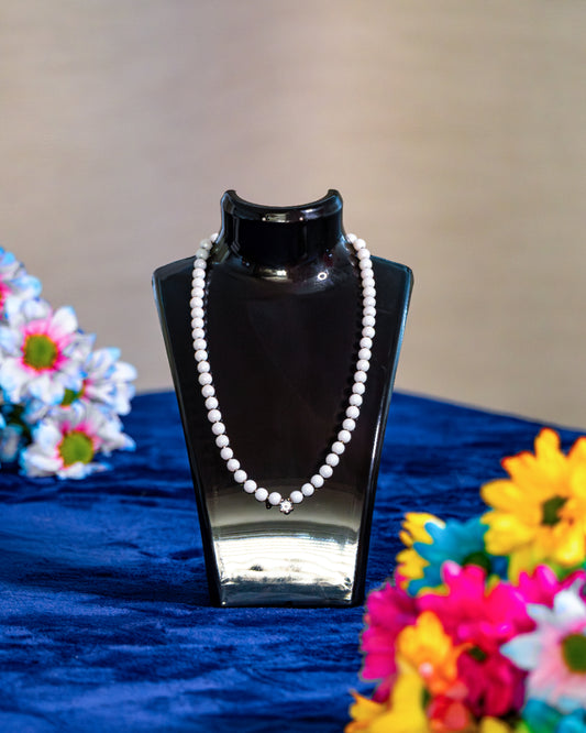 COLIER | Cu perle albe și piatră decorativă